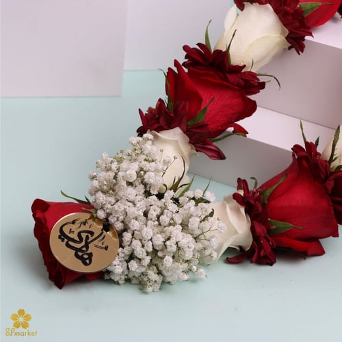 قلادة ورد طبيعي أحمر وأبيض مع كتابة الأسم Q014