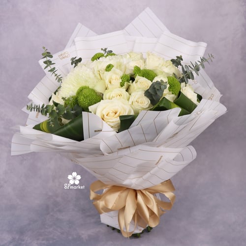 بوكيه روز ابيض طبيعي مع التغليف NF019
