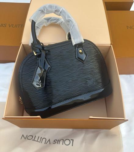 شنطة Lvمع جميع الملحقات