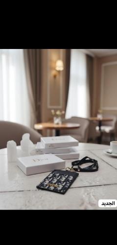 Dior wallet