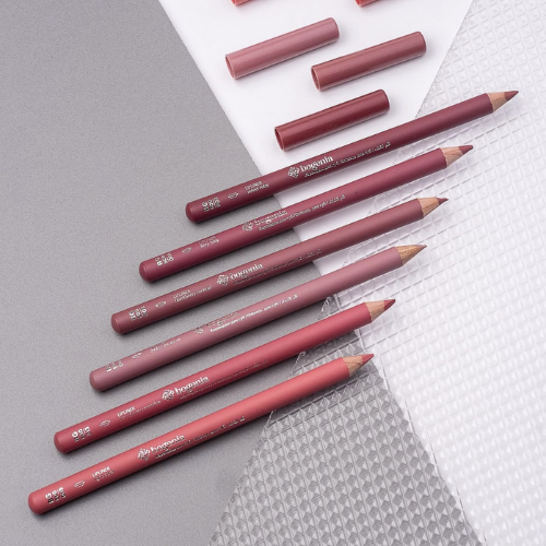 قلم الشفاه من بوغينيا