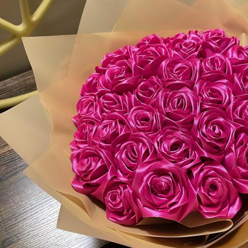A bouquet of 30 flowers, color and packaging according to request (price includes packaging)