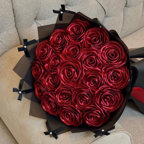 باقة 20 ورده شامل التغليف والزينه