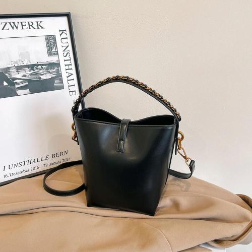 حقيبة كتف دلو كلاسيكي