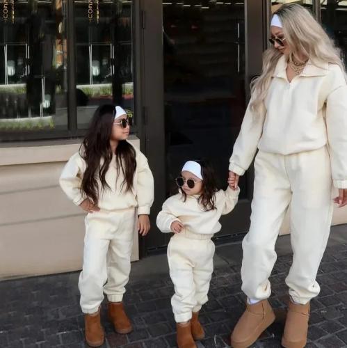 طقم ملابس رياضية للأطفال: دفء الصوف وأناقة الشتاء