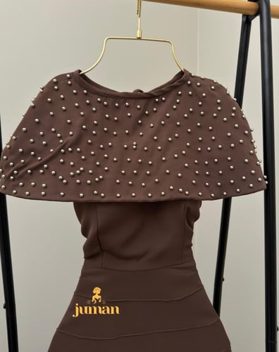 فستان بني قطعتان مزين بلول