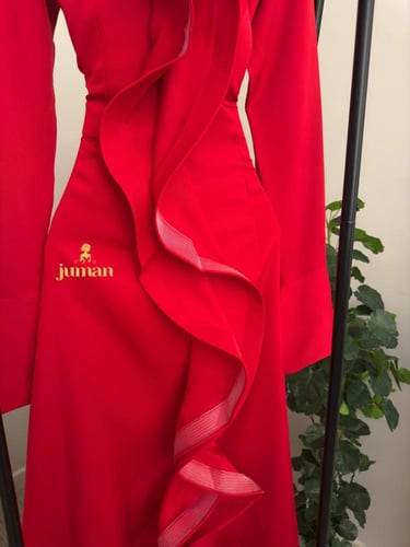 فستان احمر ناعم وطويل