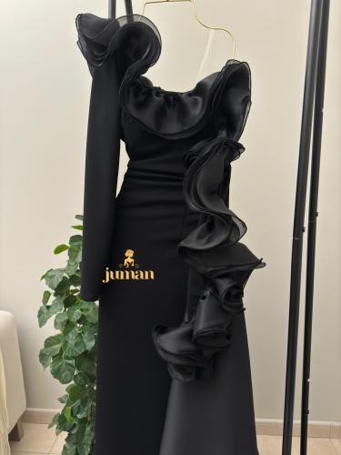 فستان اسود طويل