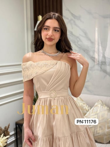 فستان شانتون ميدي بتطريز جانبي