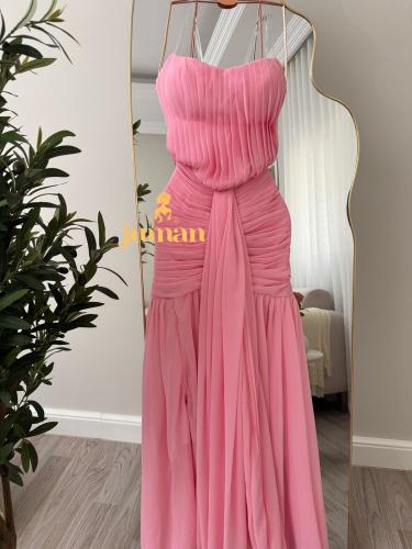 فستان وردي ناعم