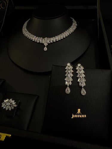 عقد فاخر بتصميم ملكي