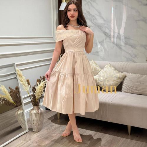 فستان شانتون ميدي بتطريز جانبي