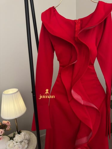 فستان احمر ناعم وطويل