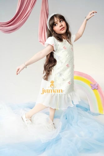 فستان ابيض بناتي للعيد بفراشات