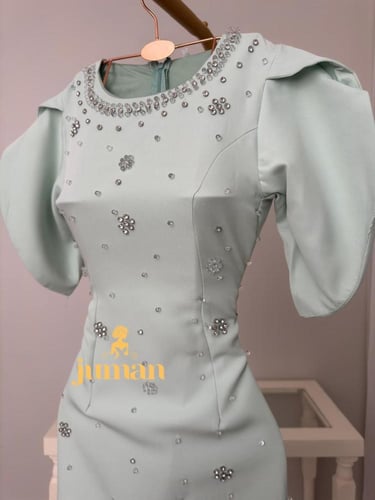 فستان تيفاني محير