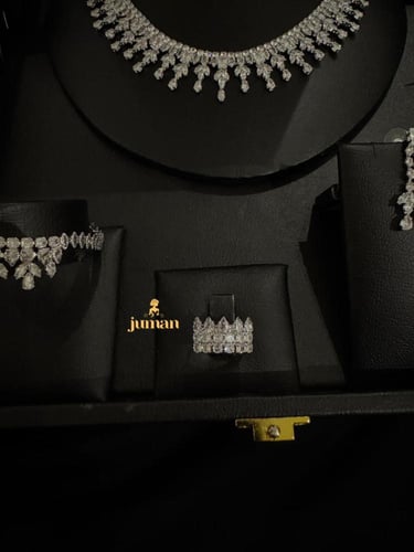 طقم زراكون فاخر باوراق متدليه