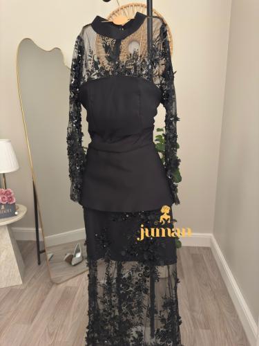 فستان اسود تل مورد