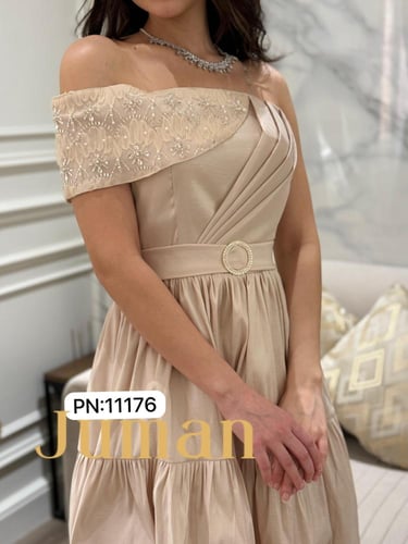 فستان شانتون ميدي بتطريز جانبي