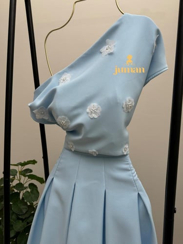 طقم سماوي ورده بيضاء