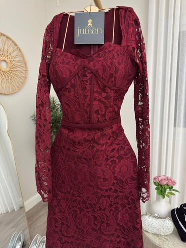 فستان دانتيل عودي طويل