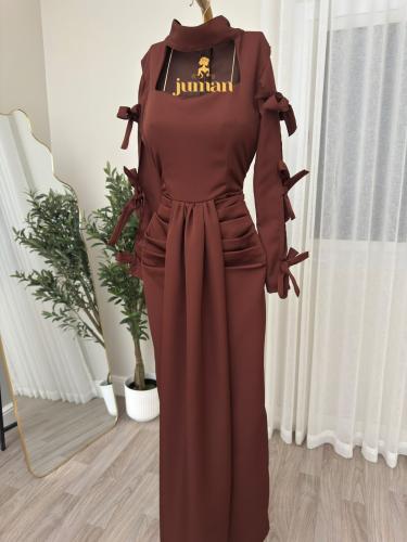 فستان عيد بني بفيونكات ع اليد