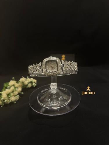 ساعة يد دائريه زركون بفصوص لماعه