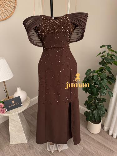 فستان بني مطرز