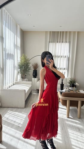 فستان احمر انيق بفتحة ظهر