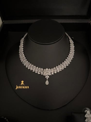 عقد فاخر بتصميم ملكي