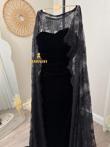 فستان اسود ملكي