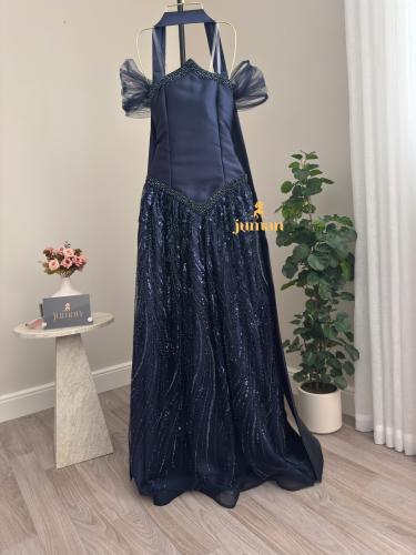 فستان سهره مطرز مع شال منفصل