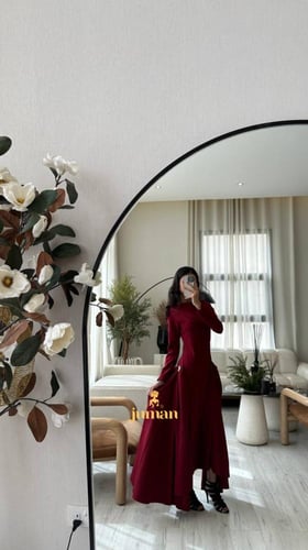 فستان احمر كرستال بالجنب