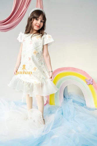 فستان ابيض بناتي للعيد بفراشات