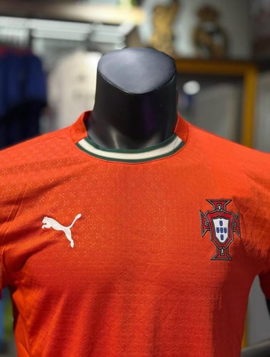 تيشيرت البرتغال الاساسي نسخة الاعبين 2025-2026