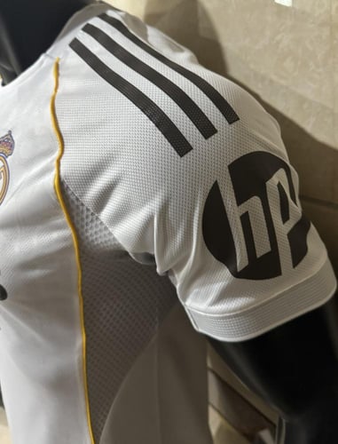 تيشيرت ريال مدريد الاساسي نسخة الاعبين 2025-2026