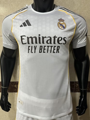 تيشيرت ريال مدريد الاساسي نسخة الاعبين 2025-2026