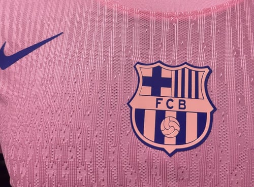 تيشيرت برشلونة اصدار خاص نسخة الاعبين 2025-2026