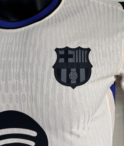 تيشيرت برشلونة الثالث نسخة الاعبين 2025-2026