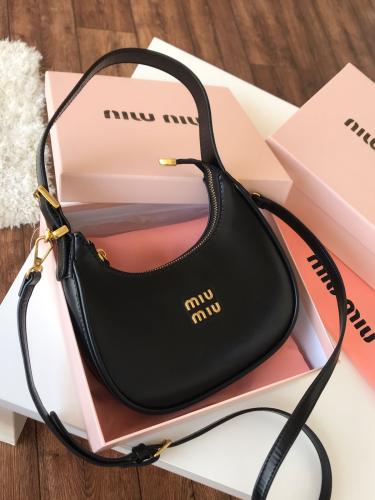 The new arrival from MiouMiou, the latest from MiouMiou, the gift, MiouMiou bags, the new one, Hakwalaty, with the brand box, almo...
