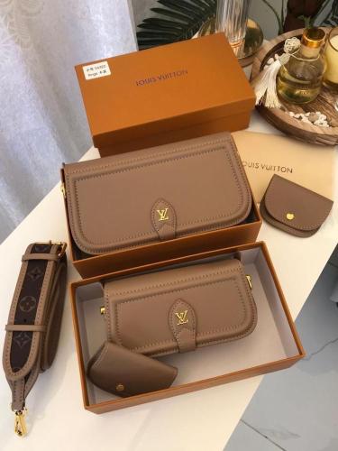 Available again Fendi first class 3 pieces only