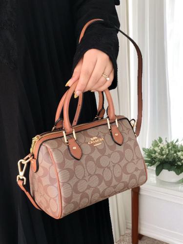 Arrived new from Coach, the Hiba bags, Coach Hiba, this is a quality brand box