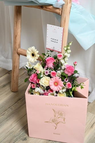 تنسيق الورد مع شوكولاتة هانوفريان