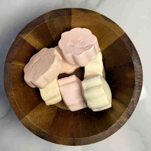 مارشميلو فانيلا وفراولة مجففة بالتجميد