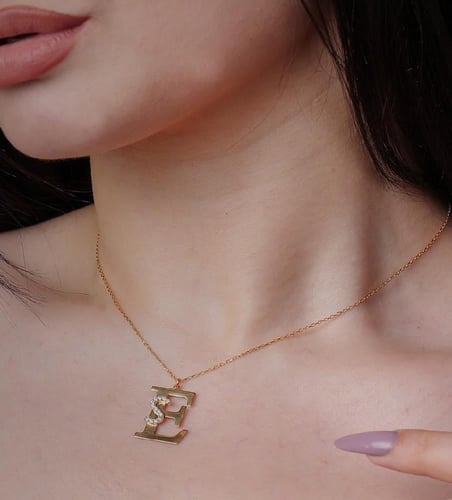 قلادة حروف مدموجه مع الزيركون