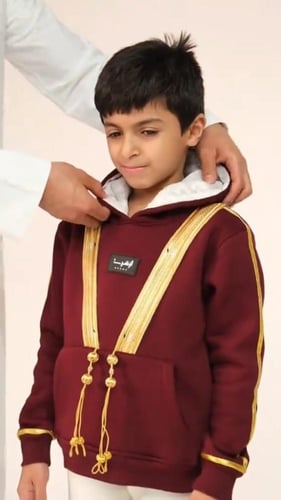 هودي بتصميم البشت التقليدي