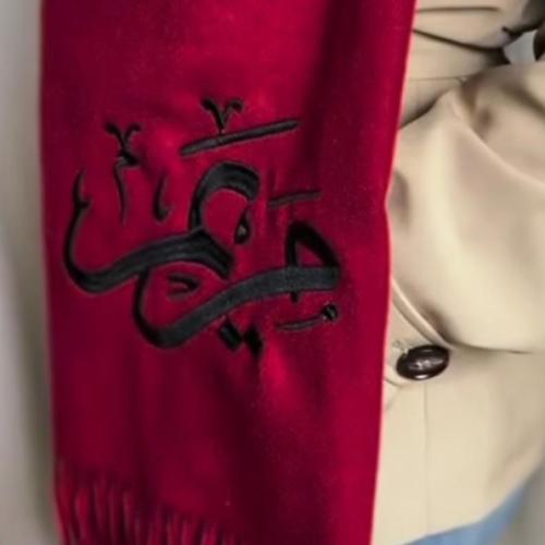 سكارف احمر بالاسم