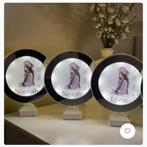 المرايا المضيئه والساحرة