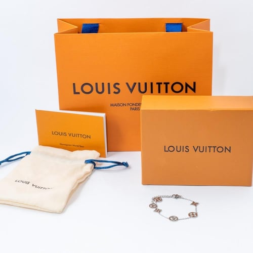 سوار LV Charm فضي