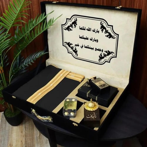 طقم رجالي أنيق للإهداء – بشت وعطر وبخور