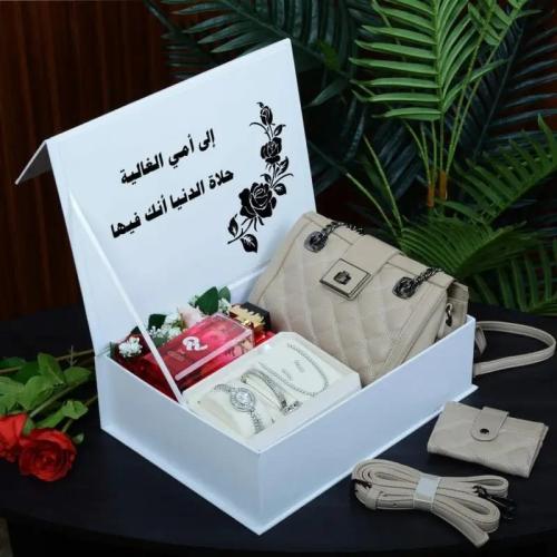 بوكس إهداء نسائي راقي – بشنطة عصرية وساعة أنيقة بت...